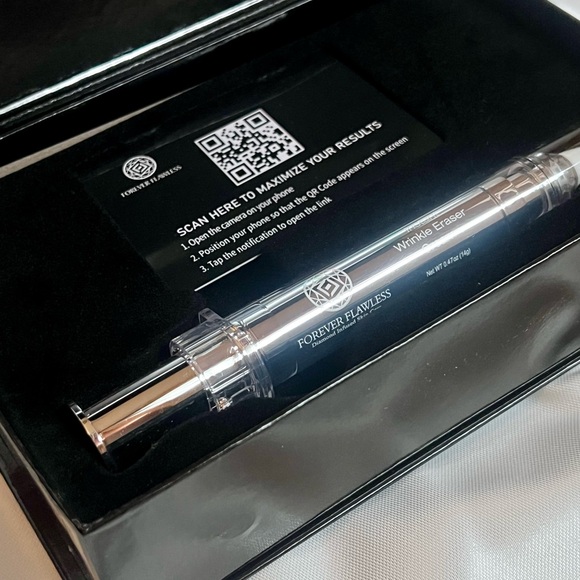 Other - Forever Flawless Diamond
Infused Instant Wrinkle Eraser Cream